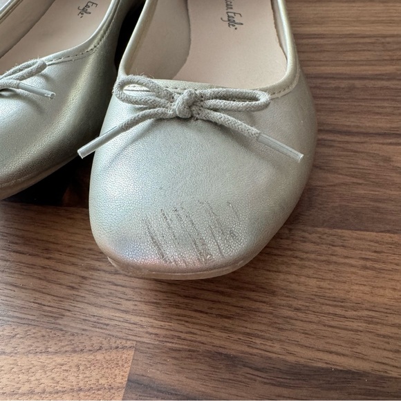 American Eagle Gold Metallic Ballet Flats with Bow Accent - Size 8.5 - Picture 3 of 10